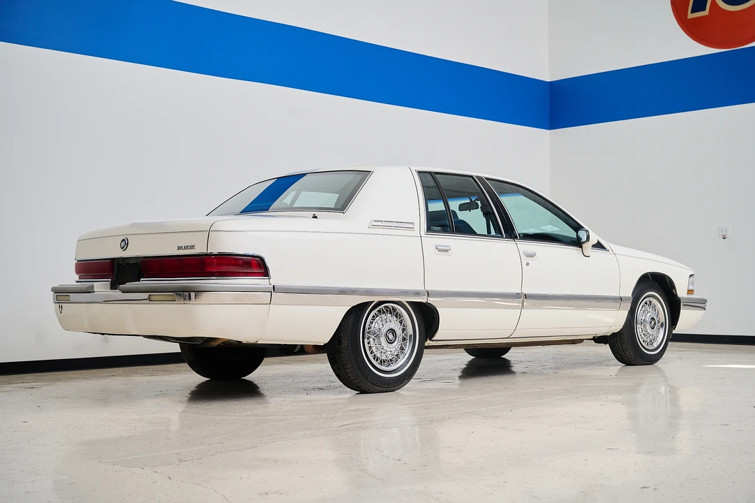 1992 Buick Roadmaster - Image 10 of 31