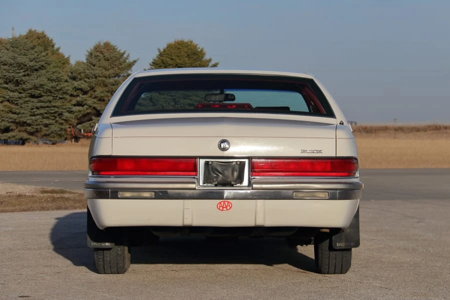 1992 Buick Roadmaster - Image 5 of 31