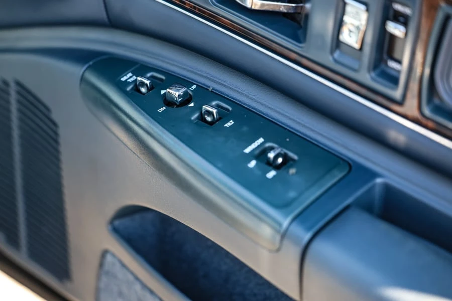 1992 Buick Roadmaster - Image 29 of 31