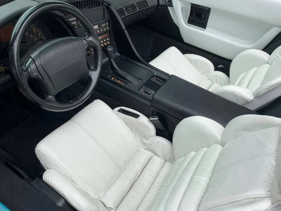 1992 Chevrolet Corvette C4 - Image 17 of 24