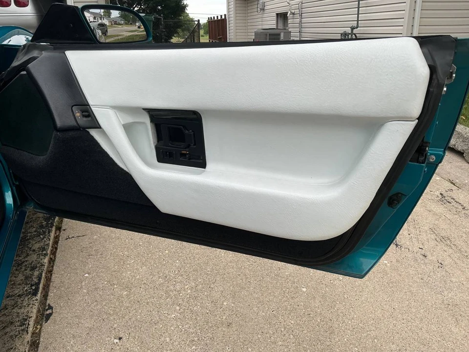 1992 Chevrolet Corvette C4 - Image 16 of 24