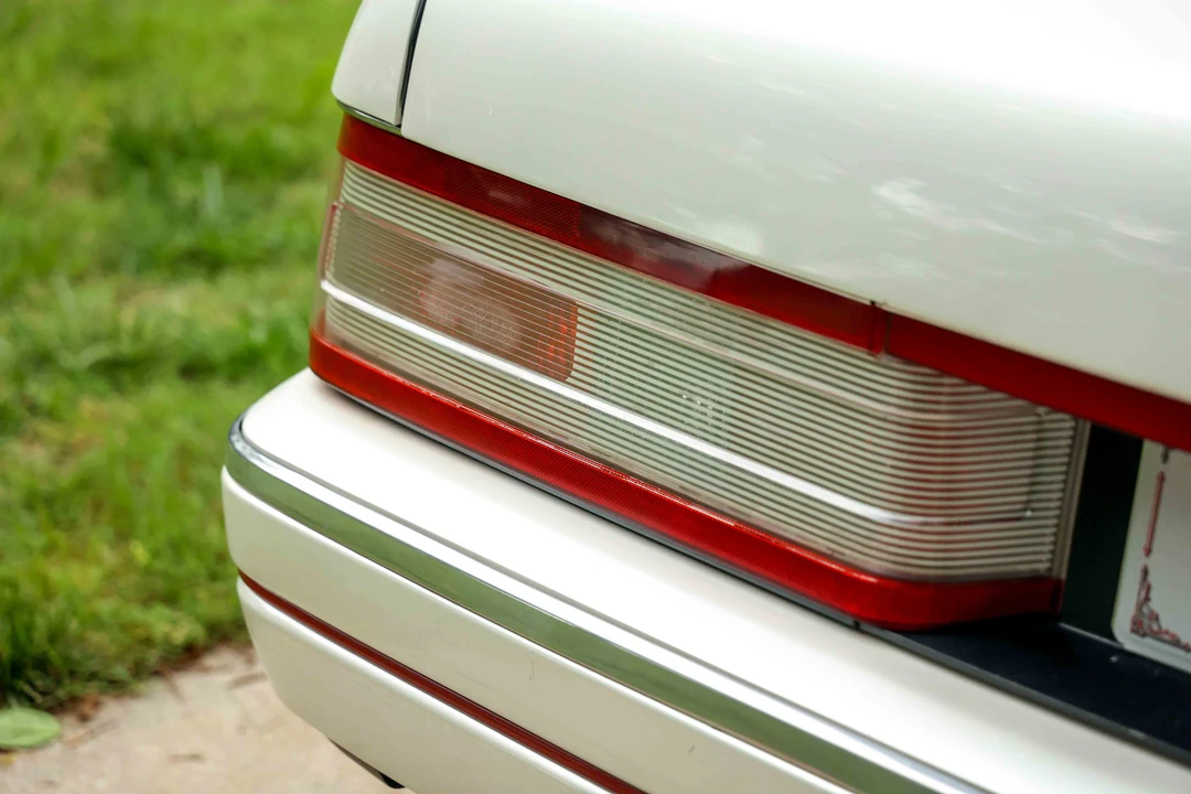 1992 Cadillac Allante - Image 29 of 31