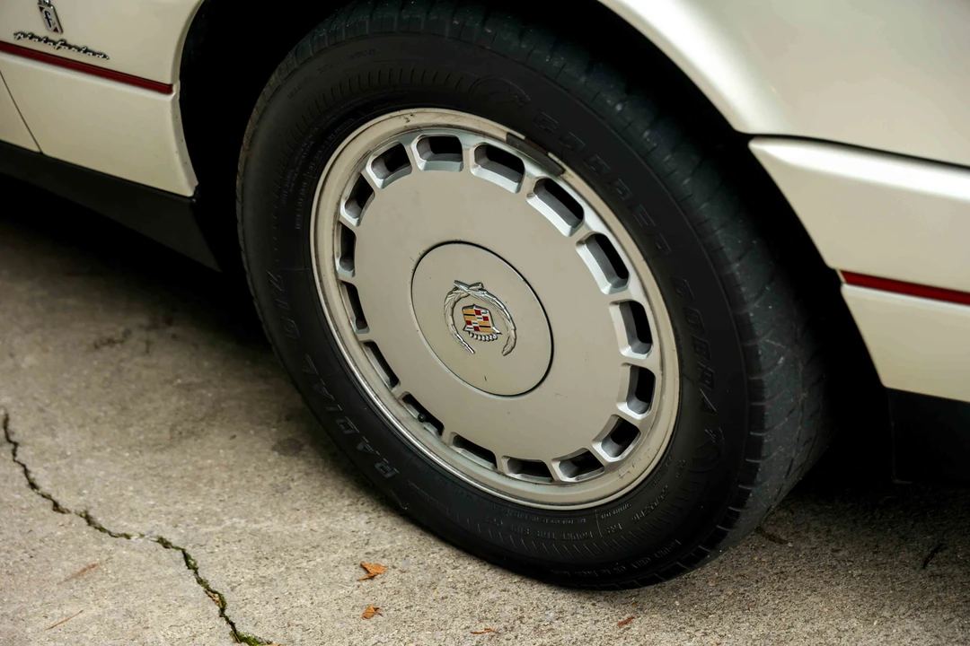 1992 Cadillac Allante - Image 18 of 31