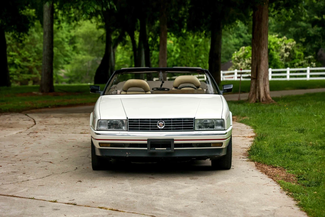 1992 Cadillac Allante - Image 2 of 31