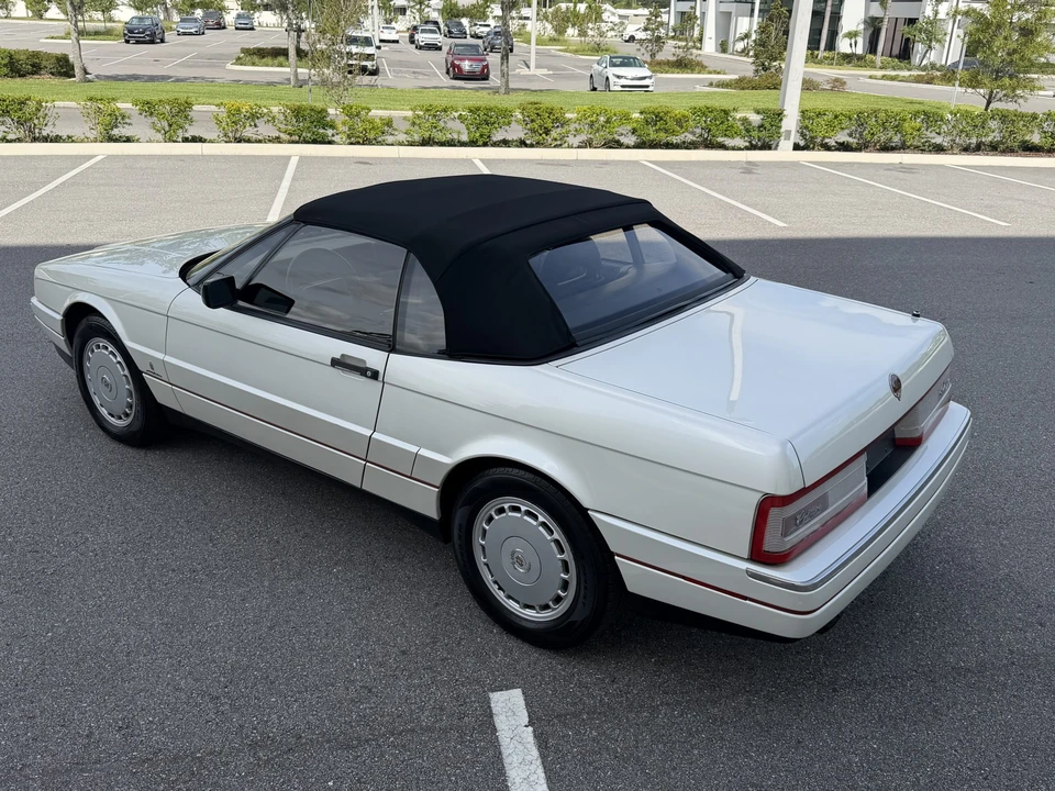 1992 Cadillac Allante - Image 23 of 31