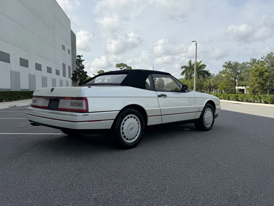 1992 Cadillac Allante - Image 30 of 31