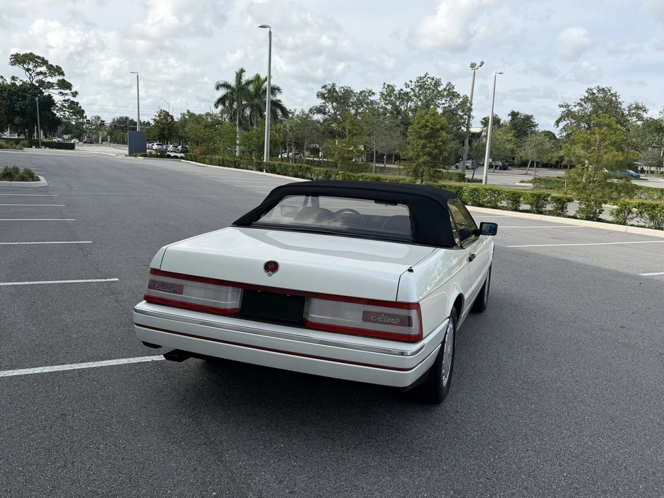 1992 Cadillac Allante - Image 11 of 31