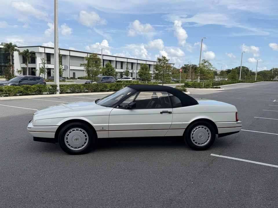 1992 Cadillac Allante - Image 5 of 31