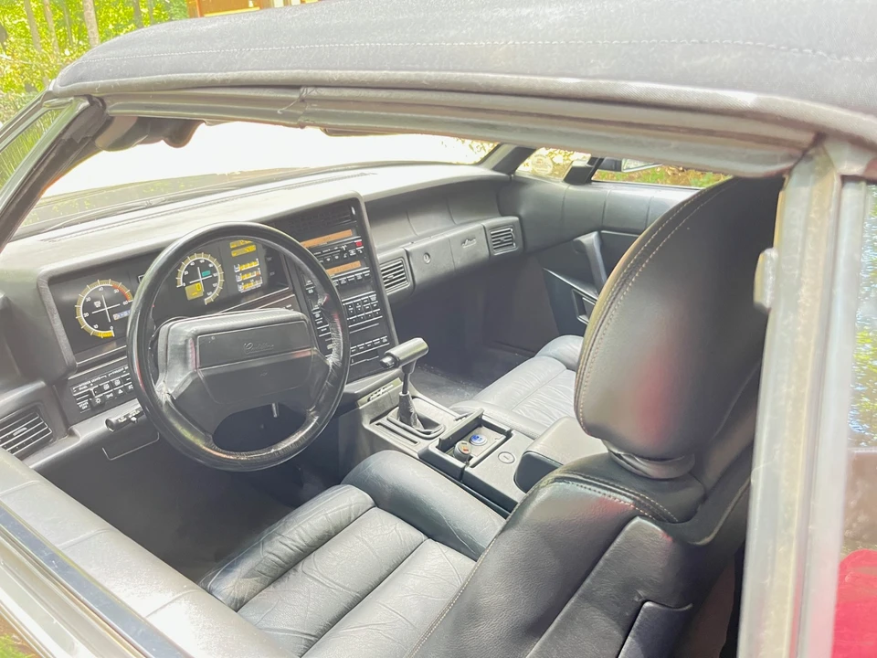 1992 Cadillac Allante - Image 15 of 16