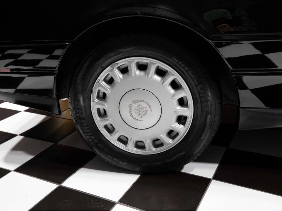 1992 Cadillac Allante - Image 29 of 31