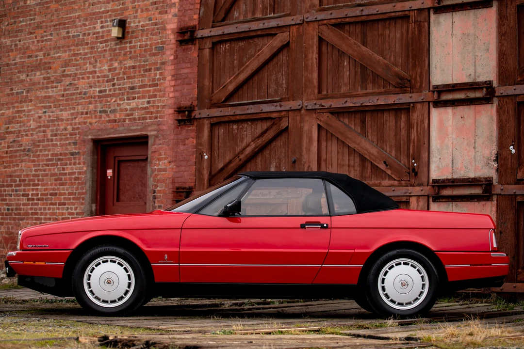 1992 Cadillac Allante - Image 10 of 31