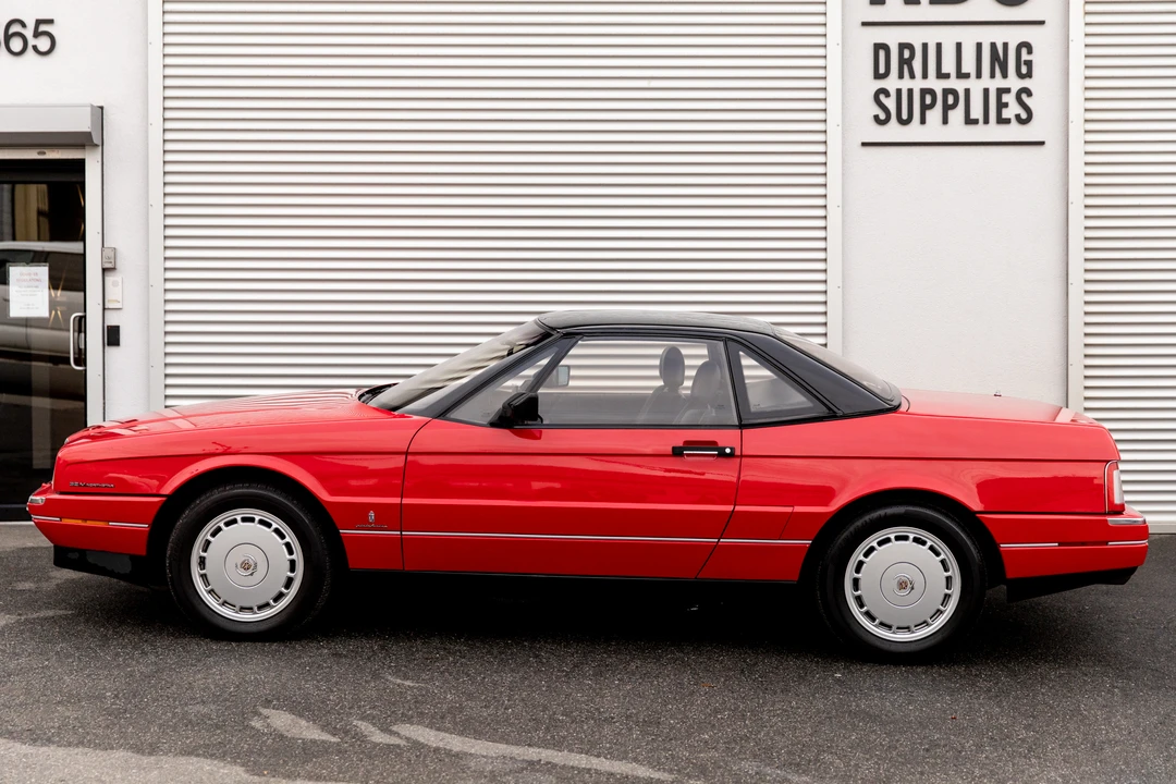 1992 Cadillac Allante - Image 11 of 31