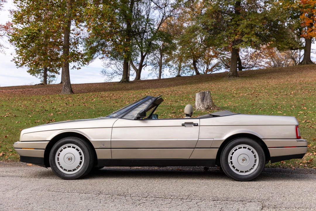 1992 Cadillac Allante - Image 11 of 31