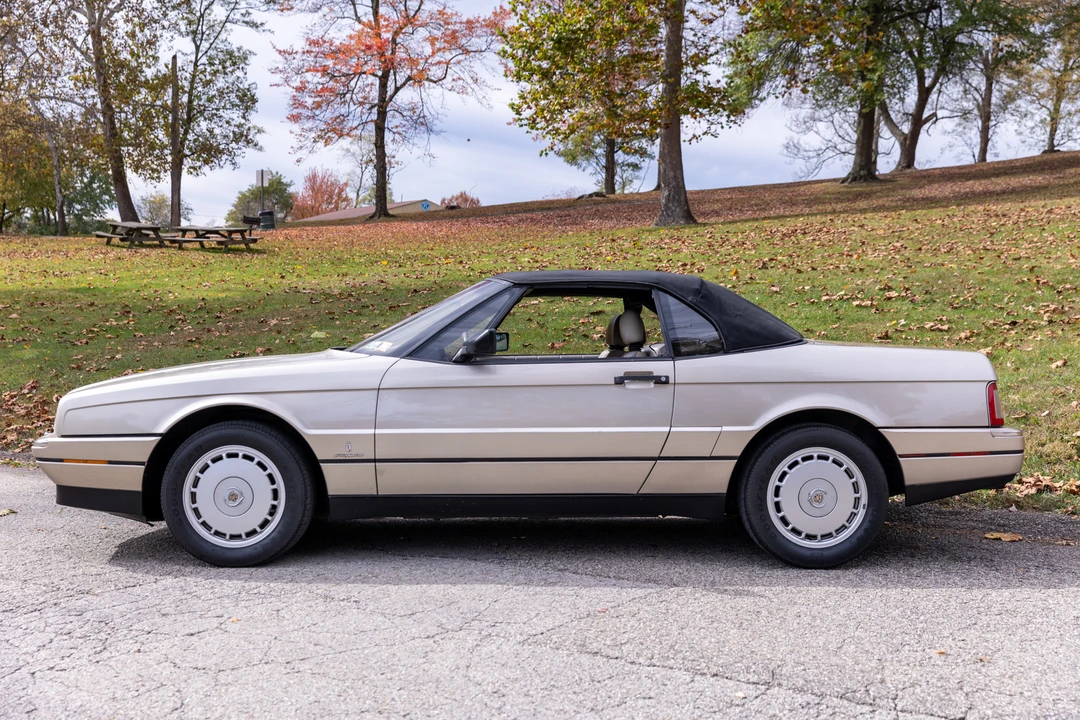 1992 Cadillac Allante - Image 30 of 31