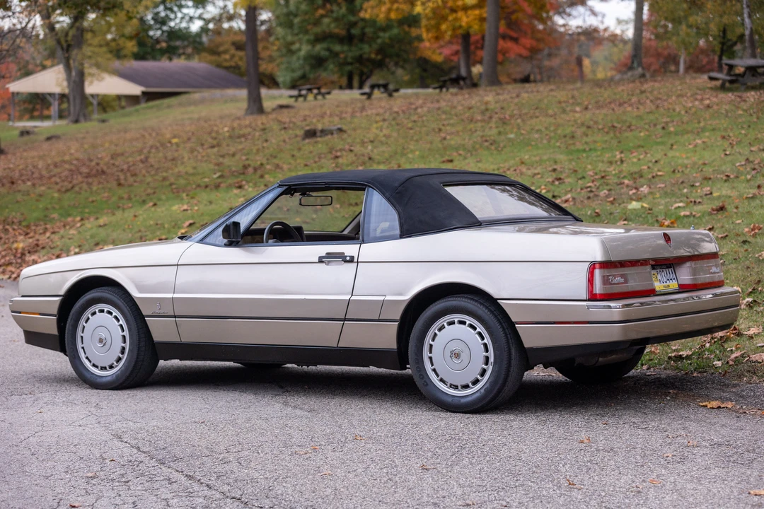 1992 Cadillac Allante - Image 29 of 31