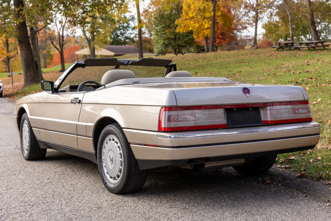 1992 Cadillac Allante - Image 9 of 31