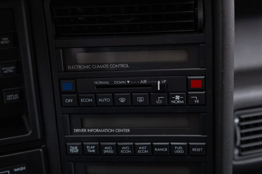 1992 Cadillac Allante - Image 26 of 31