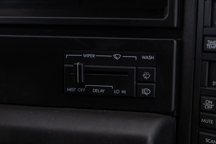 1992 Cadillac Allante - Image 25 of 31