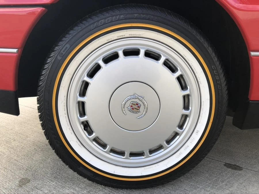 1992 Cadillac Allante - Image 11 of 17