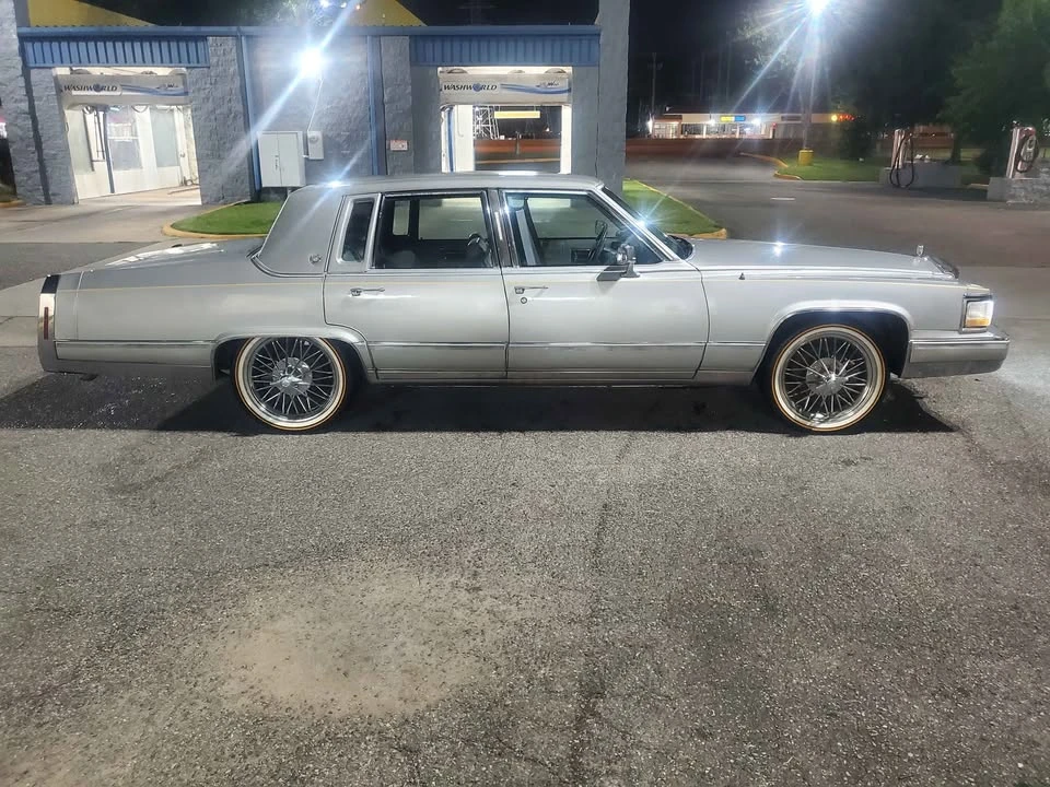 1992 Cadillac Brougham - Image 2 of 6