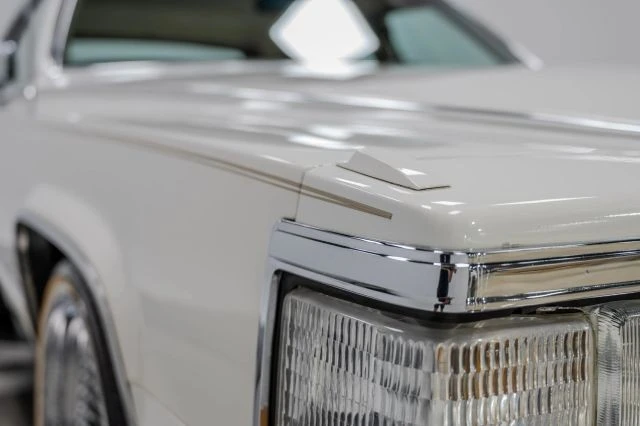 1992 Cadillac Brougham - Image 18 of 21