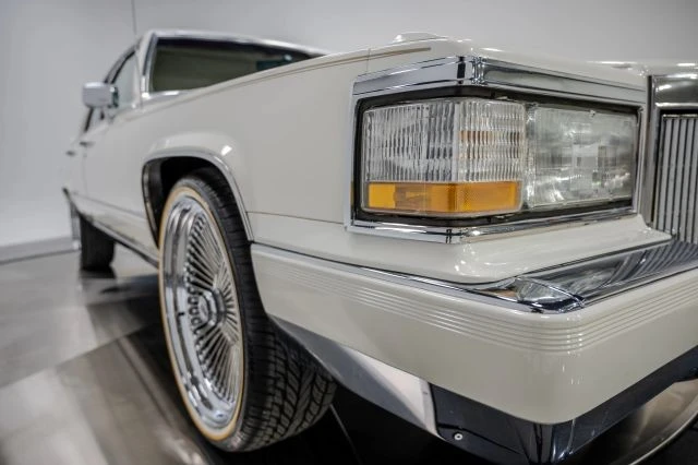 1992 Cadillac Brougham - Image 19 of 21