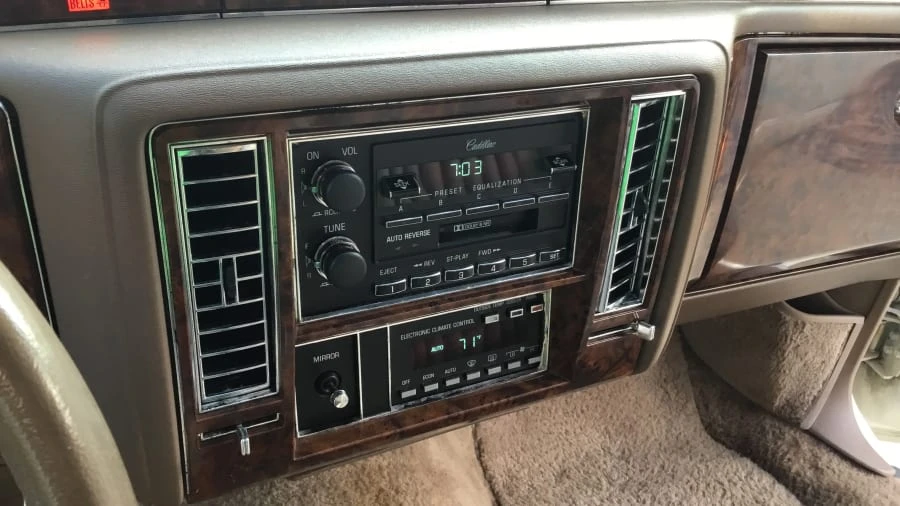 1992 Cadillac Brougham - Image 5 of 8