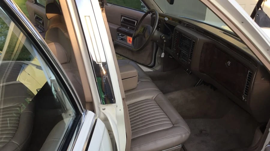 1992 Cadillac Brougham - Image 6 of 8