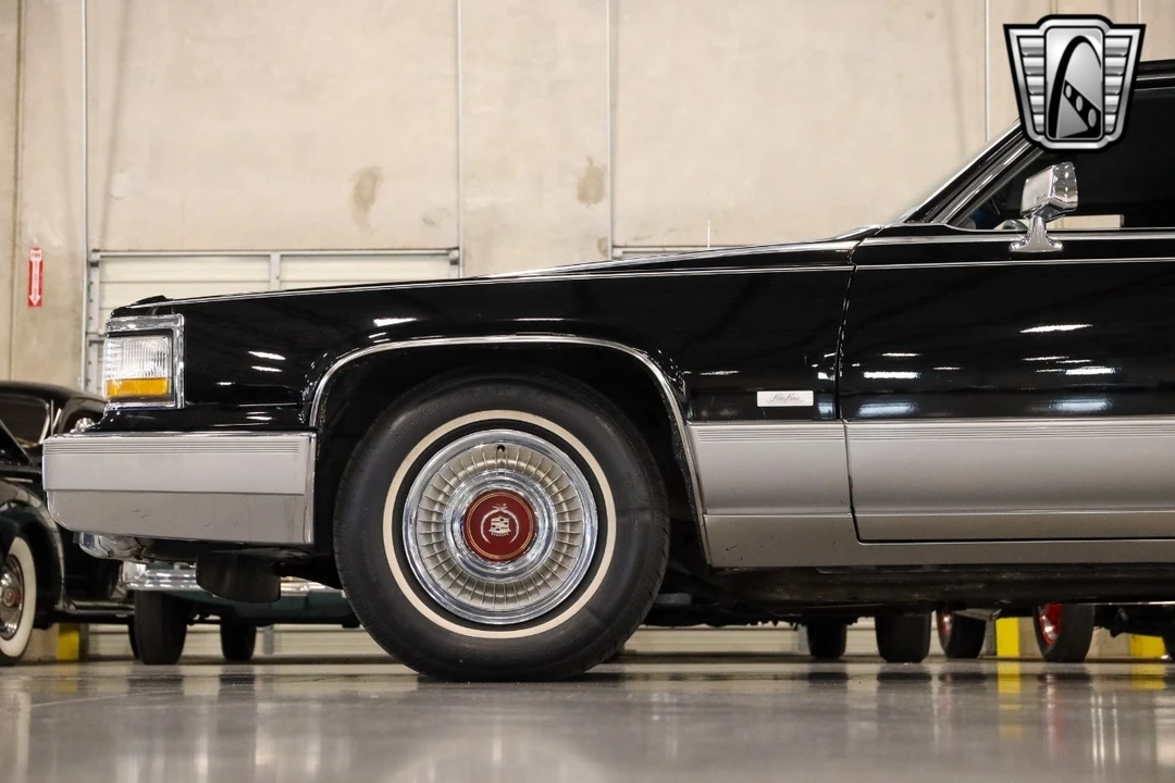 1992 Cadillac Brougham - Image 5 of 12