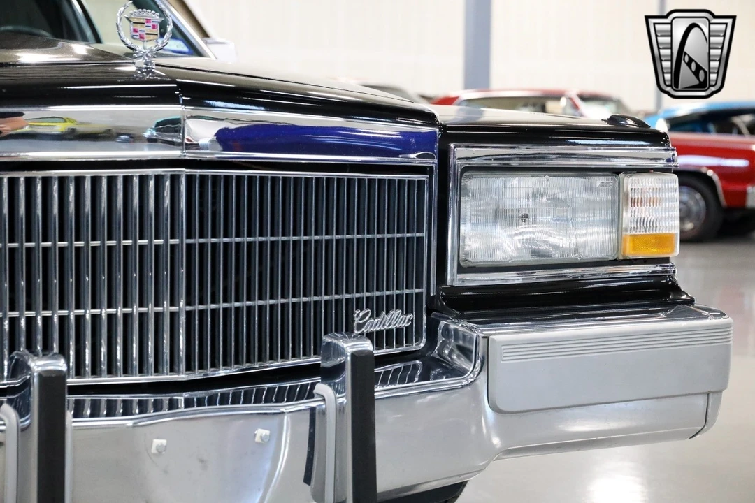 1992 Cadillac Brougham - Image 10 of 12