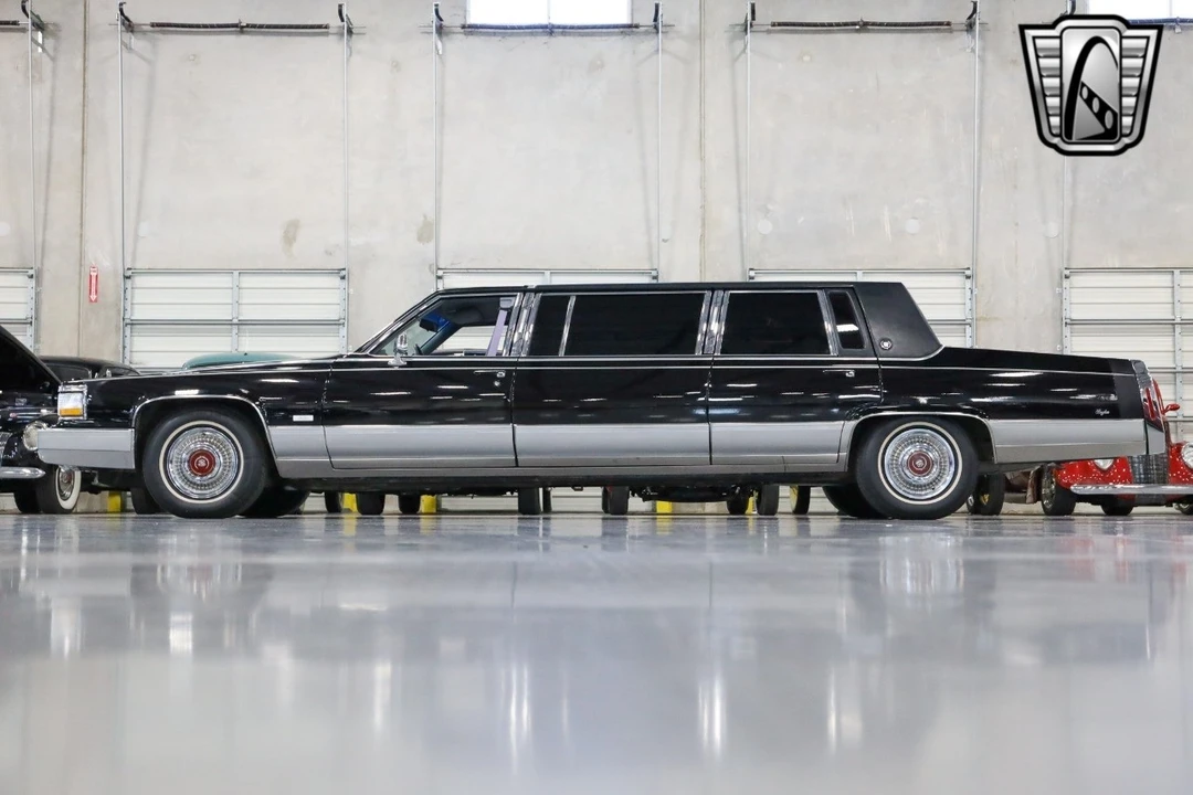 1992 Cadillac Brougham - Image 4 of 12