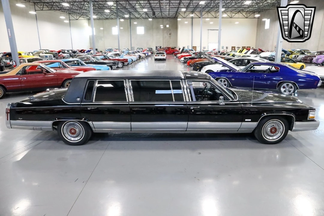 1992 Cadillac Brougham - Image 9 of 12