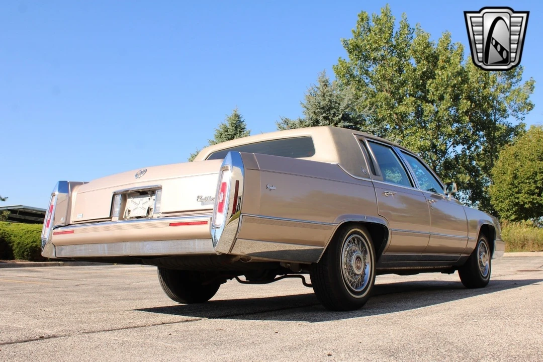 1992 Cadillac Brougham - Image 10 of 12