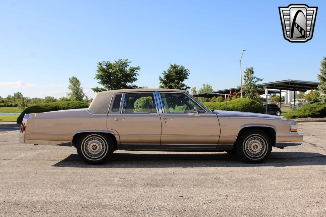 1992 Cadillac Brougham - Image 11 of 12