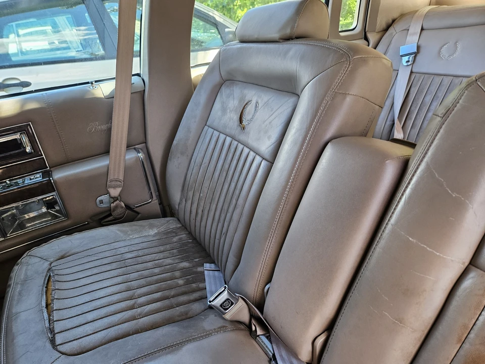 1992 Cadillac Brougham - Image 13 of 24