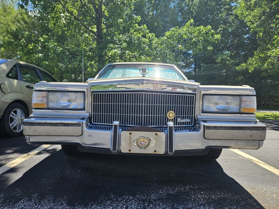 1992 Cadillac Brougham - Image 5 of 24