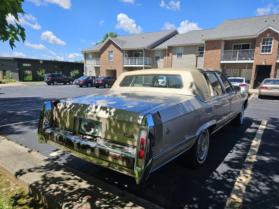 1992 Cadillac Brougham - Image 9 of 24