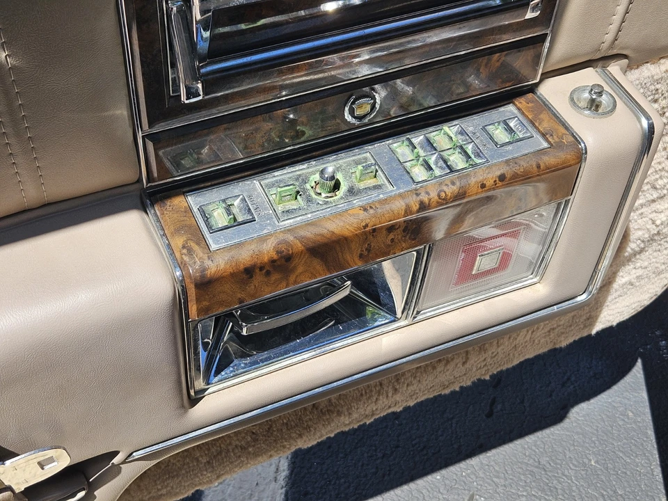 1992 Cadillac Brougham - Image 17 of 24