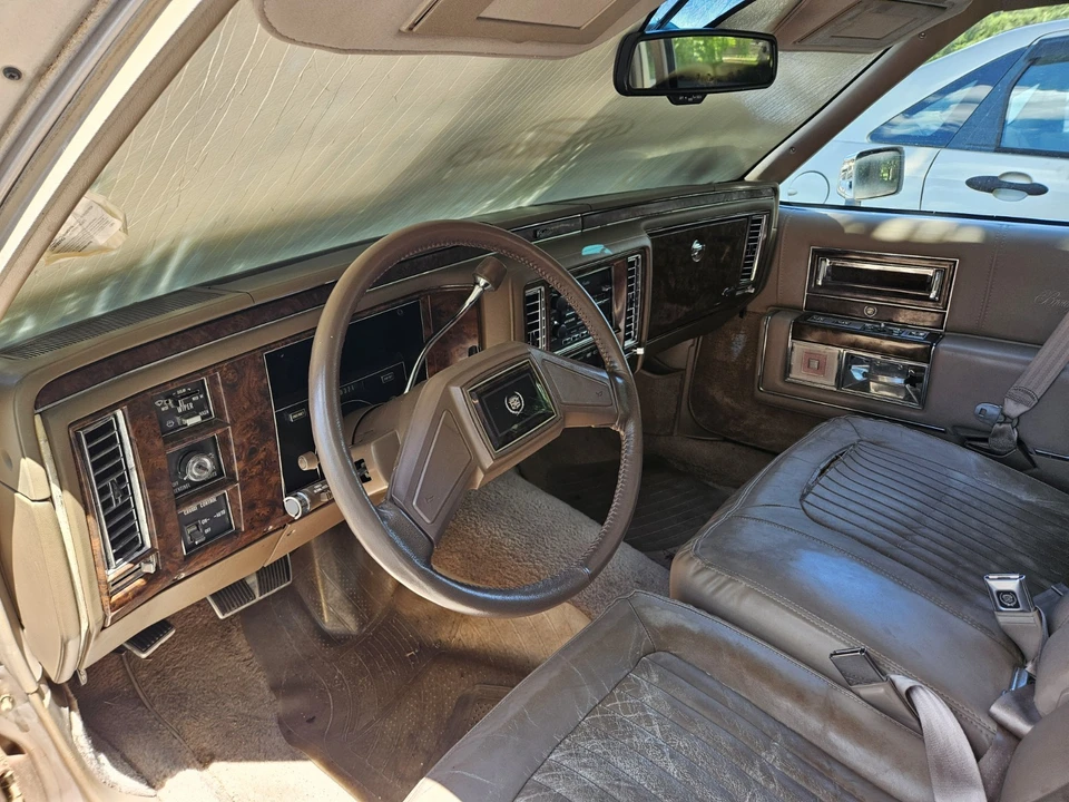 1992 Cadillac Brougham - Image 10 of 24