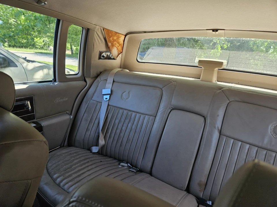 1992 Cadillac Brougham - Image 14 of 24