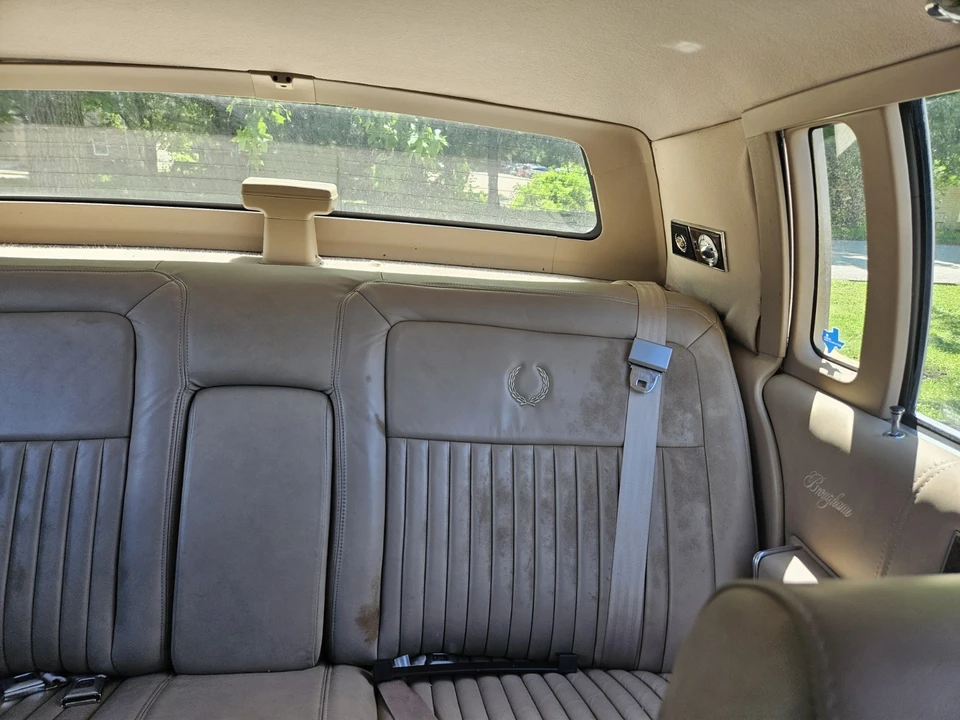 1992 Cadillac Brougham - Image 15 of 24