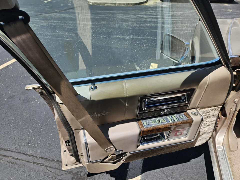 1992 Cadillac Brougham - Image 16 of 24