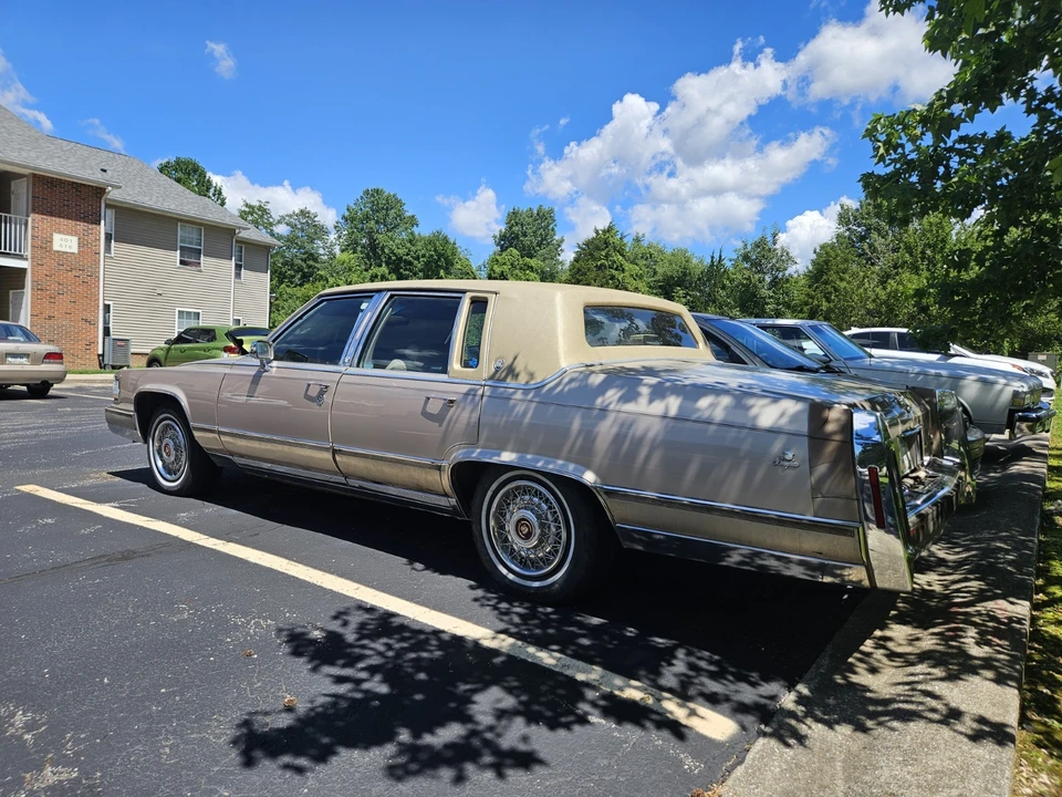 1992 Cadillac Brougham - Image 6 of 24