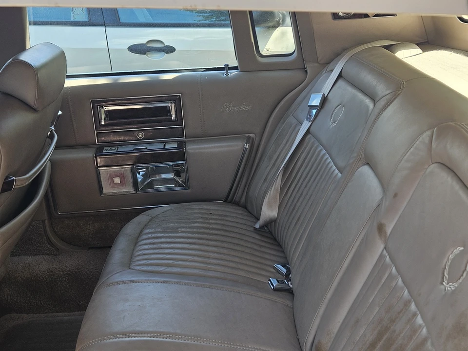 1992 Cadillac Brougham - Image 18 of 24