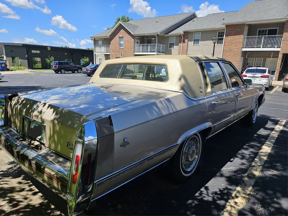 1992 Cadillac Brougham - Image 7 of 24