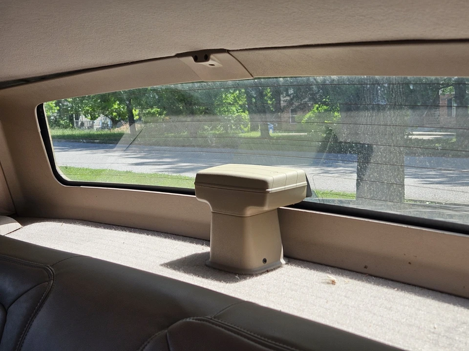 1992 Cadillac Brougham - Image 22 of 24
