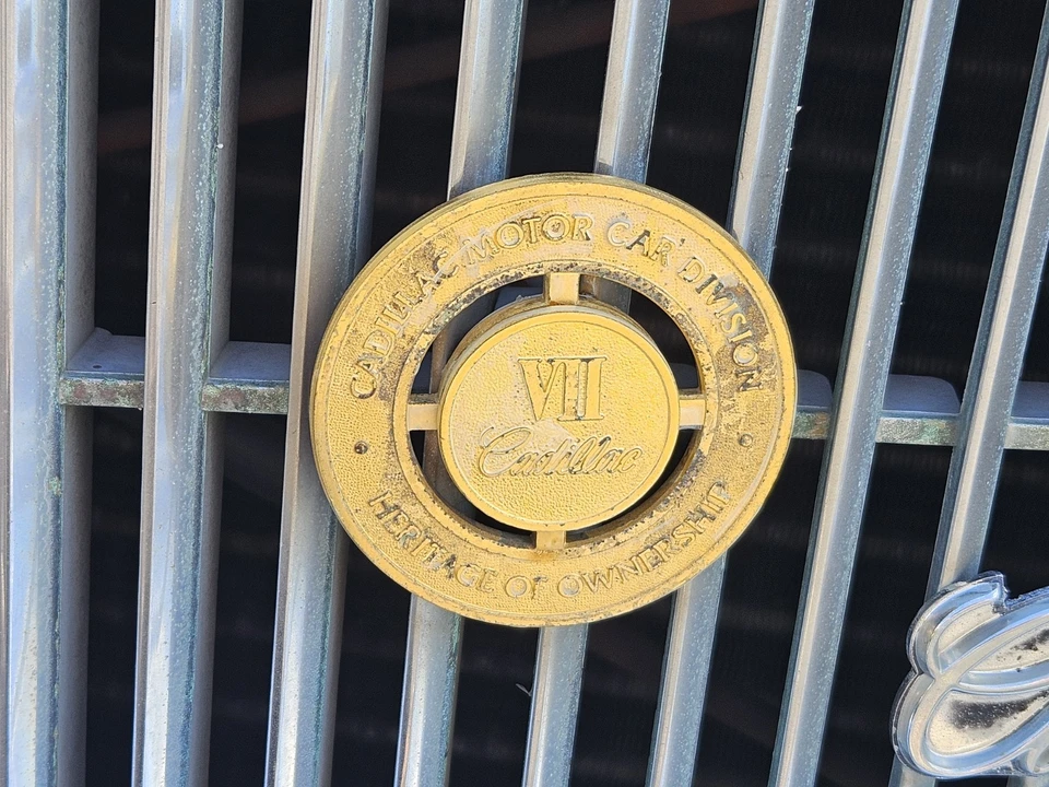 1992 Cadillac Brougham - Image 23 of 24