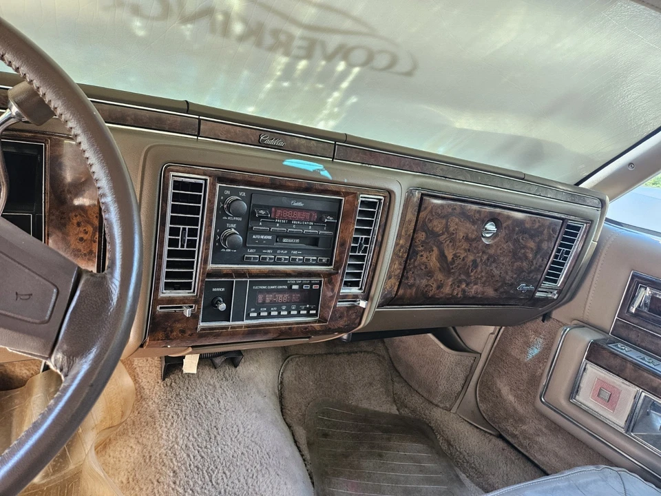 1992 Cadillac Brougham - Image 11 of 24