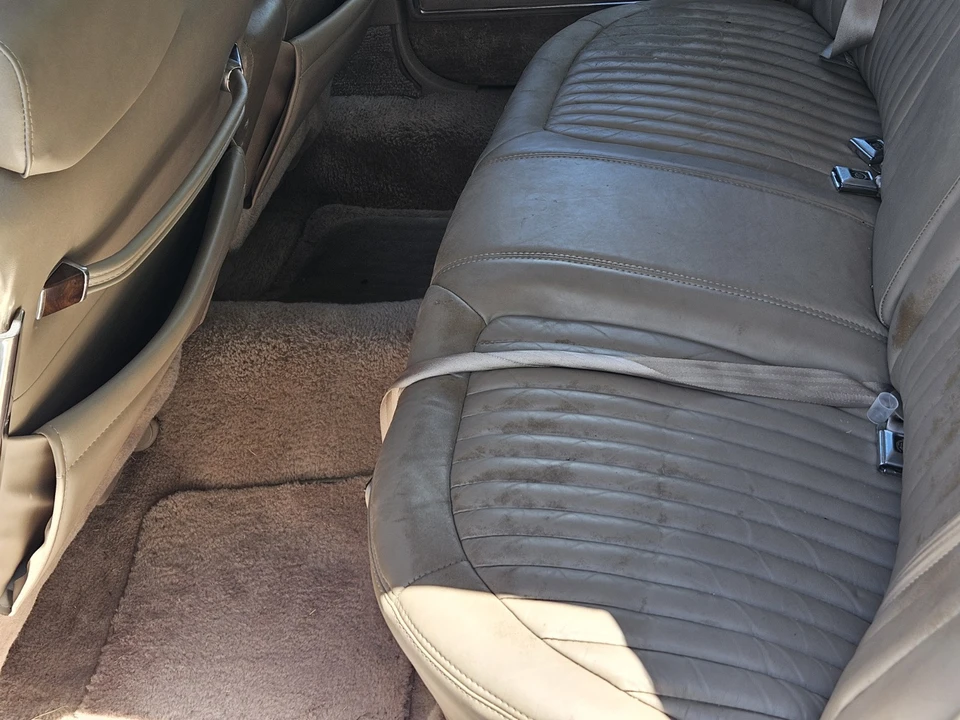 1992 Cadillac Brougham - Image 19 of 24