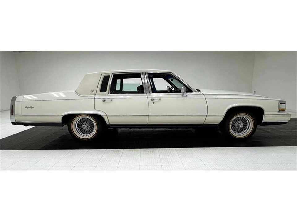 1992 Cadillac Brougham - Image 6 of 31